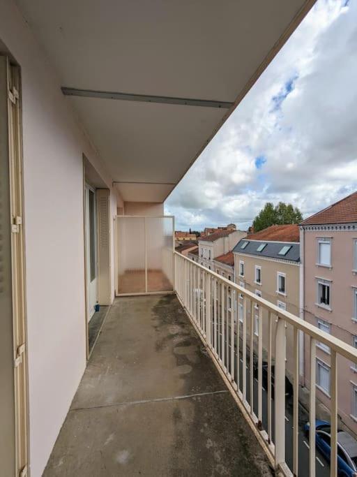The Place To Be, Parking Gratuit Roanne Bagian luar foto